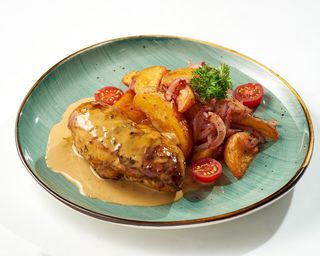 Стейк из цыпленка под кокосовым соусом (350г)