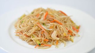 65. Spaghetti di riso con verdure