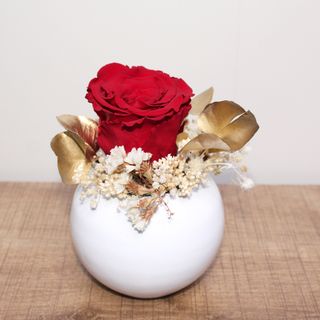 Rose Éternelle Rouge En Support En Céramique