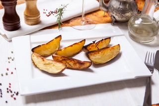 Cartofi cu rozmarin la cuptor