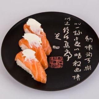 Sushi Salmón Con Cheddar Y Mayonesa (3 Pzs.)