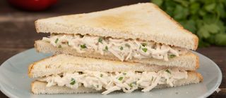 Sándwich De Pollo Con Eneldo