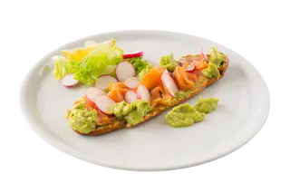 Avokado tost sa lososom