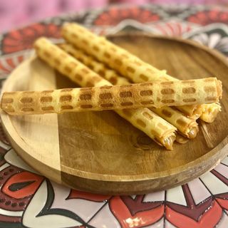 Vaffle roll with condensed milk