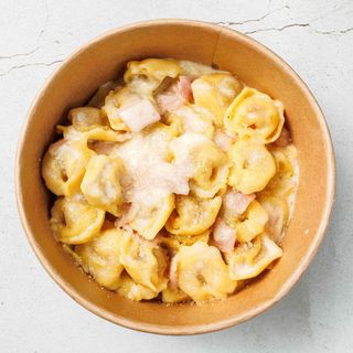 Tortellini panna e prosciutto