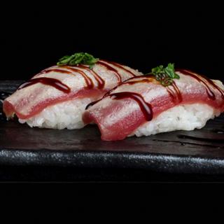 290.nigiri tonno scottato al salsa(2pz)手握金枪鱼汁水
