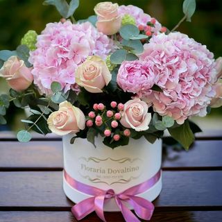 Cutie de flori mixta roz 