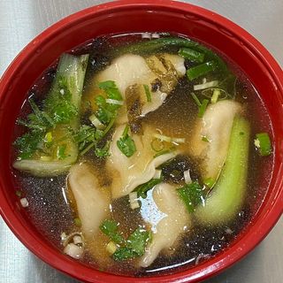 Ravioli con brodo di maiale