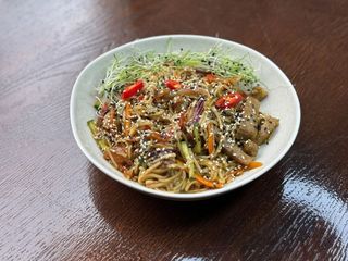 Локшина зі свининою (420g)