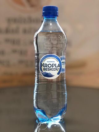 Kropla Beskidu woda gazowana 0,5l
