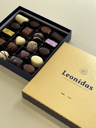 Caixa Zanzibar Dourada com 20 bombons