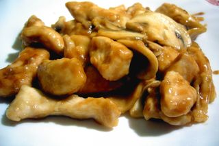 Pollo stufato con funghi cinese