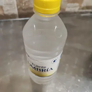 Agua sin gas pewuen̈a