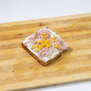 Pizzetta con panna, prosciutto e mais