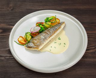 Dorado cu praz și velouté de capere