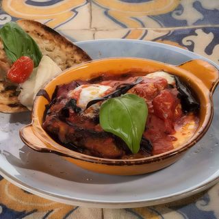 Tegamino Di Parmigiana Di Melanzane