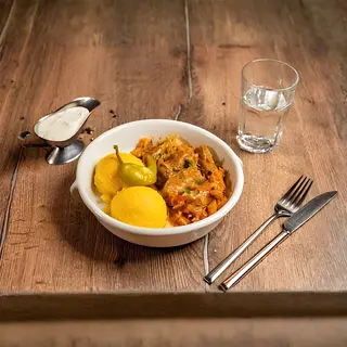 Sărmăluțe de porc învârtite în varză acră