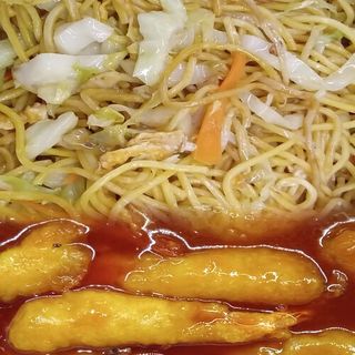 C13 Massa Chao Mian com Camarão Agridoce