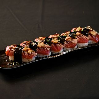 Nigiri de Atún Flameado con foie.
