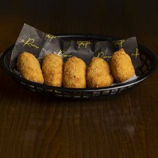 CROQUETA CREMOSA DE TINGA DE POLLO Y JALAPEÑO