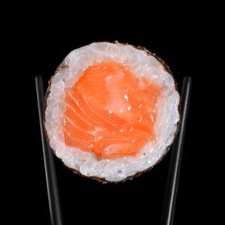 Макі з лососем (160г)