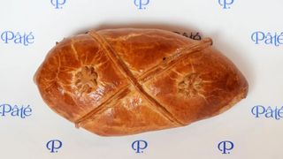 Пирожок с вишней