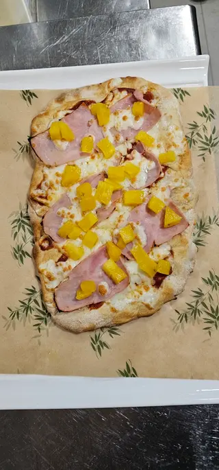 PINSA HAWAIIANA