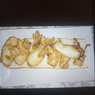 Bocadillo De Chipirones