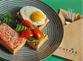 Вафля з лососем та авокадо (300г)