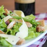 Салата Цезар с пилешко филе