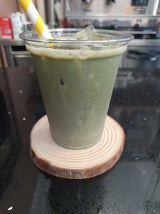 Iced Matcha Latte Médio