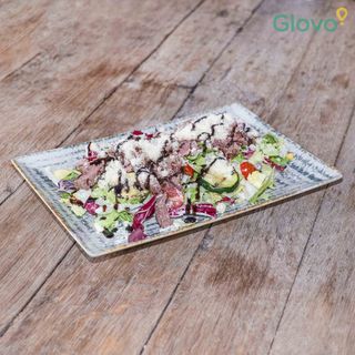 Mușchi de vită la grătar, dovlecel, salată mixtă