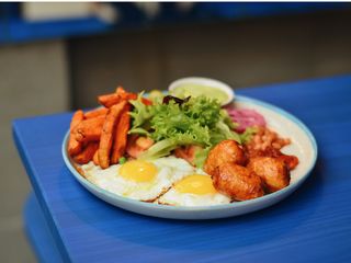 Сніданок з сосисками та бататом (490 g)