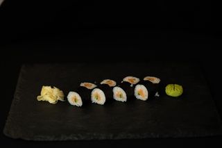 Хосомаки пушена сьомга 8 бр. 115 гр.