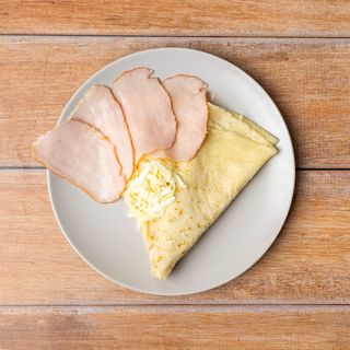 Palačinka sa pečenicom