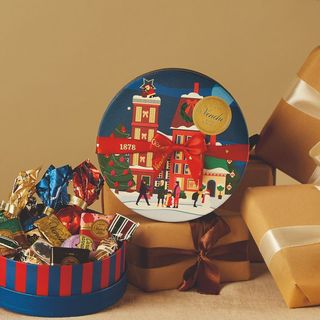 Cappelliera regalo Natale con cioccolatini assortiti 126 g