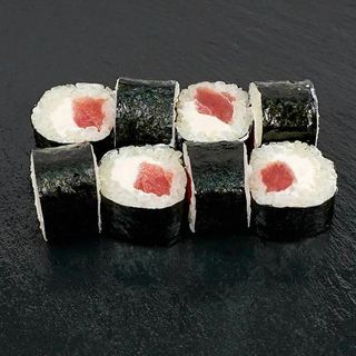 Maguro Cheese Maki (8 szt.)
