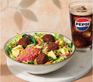 Menú Ensalada Falafel de Remolacha y Aguacate (Vegan) (+0,01€ Tasa Ley Plast. 07/2022)