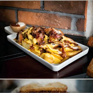 Crispy chicken chedar sa pomfritom i slaninom