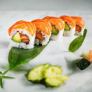 123.- Salmón Uramaki ( 4 Uds.)