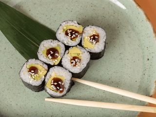 Макі авокадо (110g)