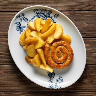 Картопля по-селянськи з курячою ковбаскою