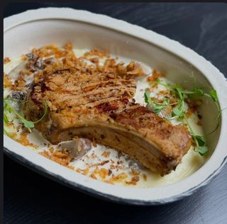 Полядвиця з картопляним пюре