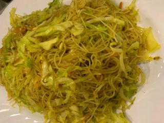 39. Ми-Фен с къри, зеленчуци и яйца (700г)