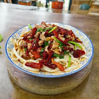 Острый лагман 辣皮子拌面