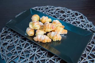 Cornulețe foietaj cu rahat