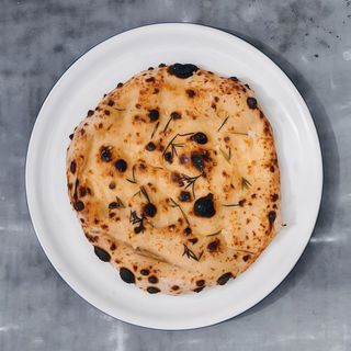 Focaccia con aceite y romero