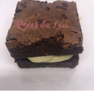 Brownie recheado com brigadeiro de Ninho