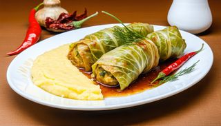 Sarmalute de post cu mamaliga si ardei iute