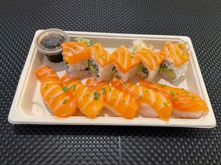 Nigiri e Rolos de Salmão